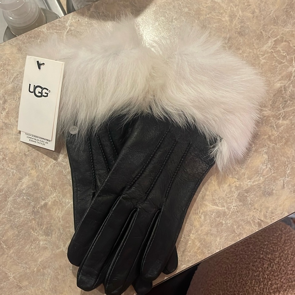 NWT UGG Genuine Sherling Trim Leather Gloves